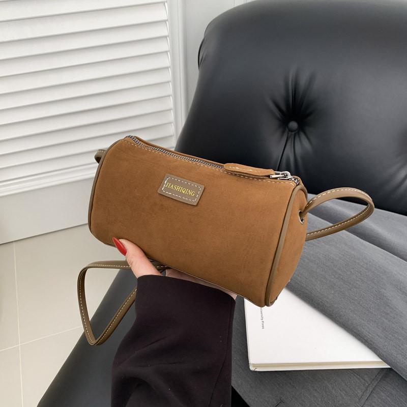 

2024 New Fashion Deer Velvet Round Cylinder Shoulder Bag Soft Nylon Material коричневий