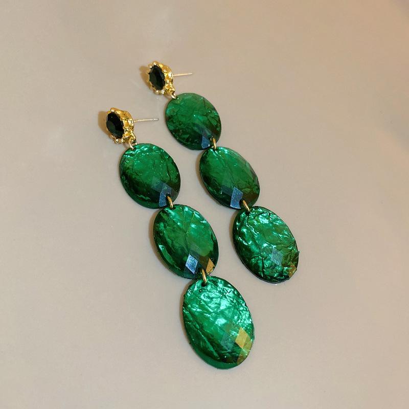 

Модные серьги-подвески для женщин зелёный