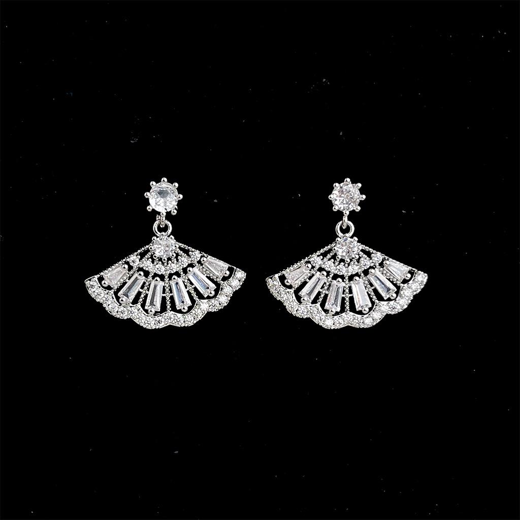 "Ci Mu Er Er" Retro Chinese Style Fan Earrings - Artistic Zirconia Earrings for Women, Light Luxury.