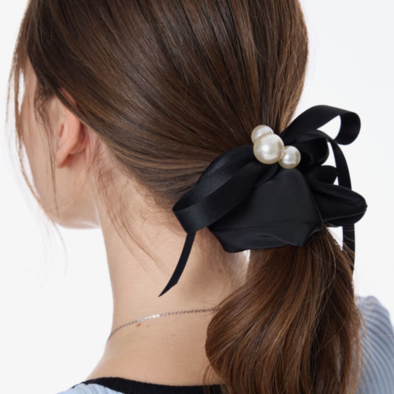 

Блестящая черная резинка-скранчи с жемчужной лентой BLACK_FREE