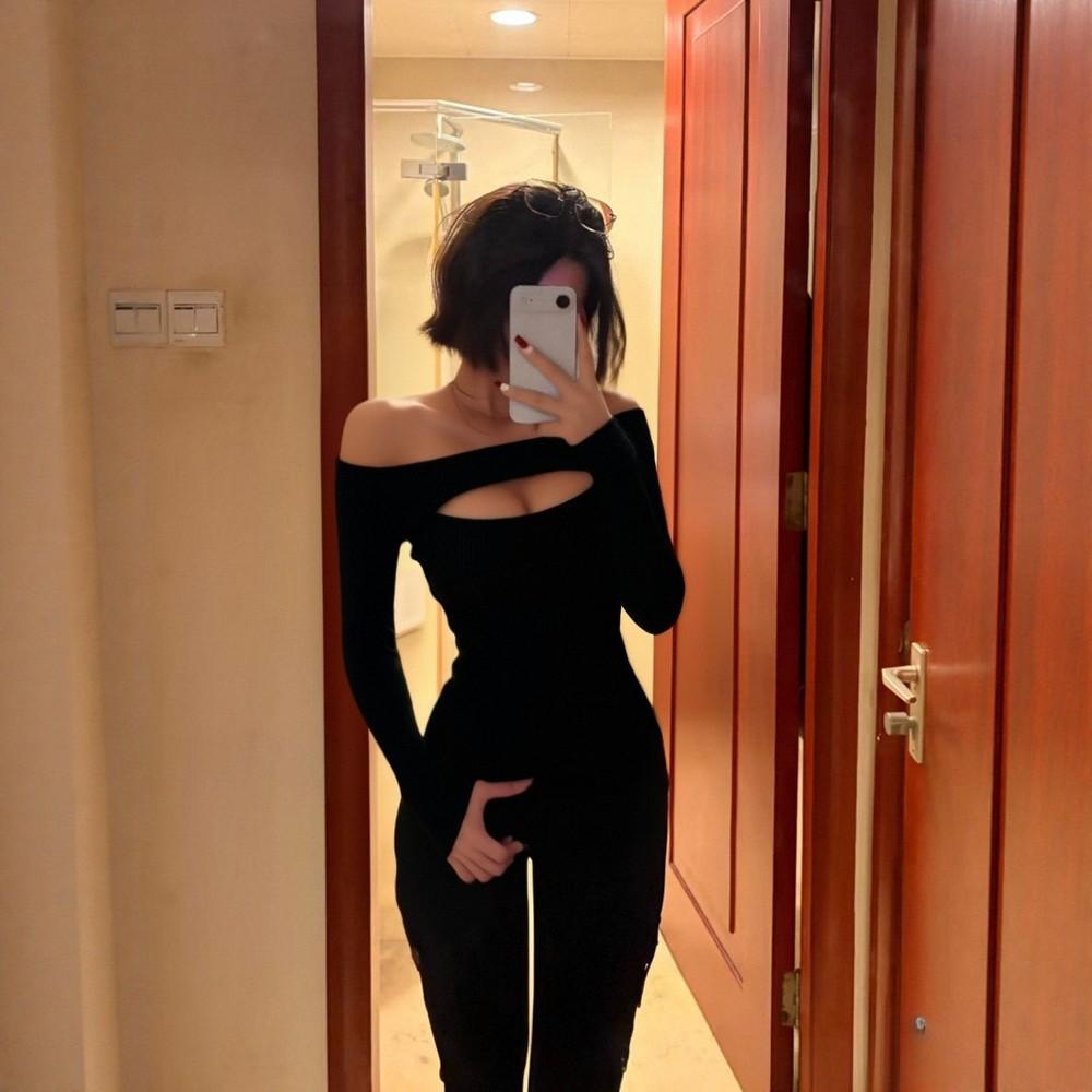 

Women s Black Slim-Fit One-Shoulder Long-Sleeve Base Layer – Chic Autumn/Winter Off-Shoulder Top M