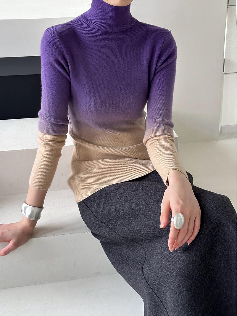 

Ju Zhi 2024 Autumn/Winter Gradient High Neck Knit Sweater One Size