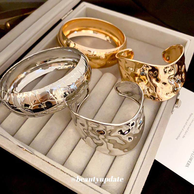 Irregular smooth metal bracelet, simple bracelet, exaggerated jewelry.