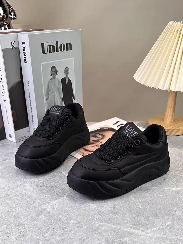 Internet celebrities ins trendy full leather casual board shoes women velvet 2025 autumn and winter height increase thick sole small man muffin s