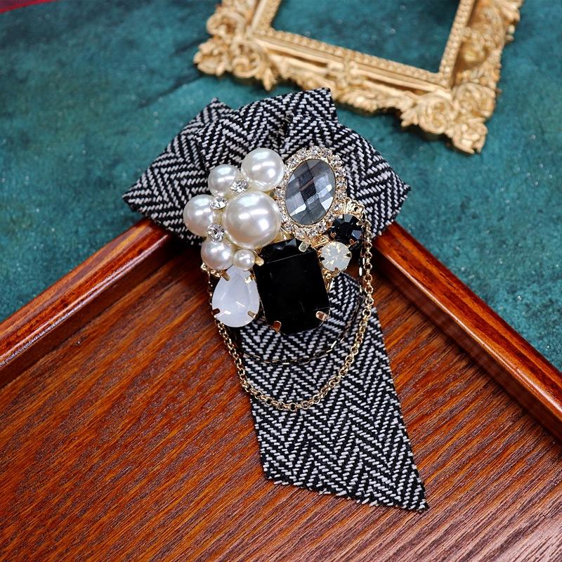 

Вінтажні Тканинні Палацові Брошки Камелії в Стилі Бароко Ювелірні Вироби Для Жінок Леді Елегантні Перлинні Китиці Значки Лацканний Значок Брошка