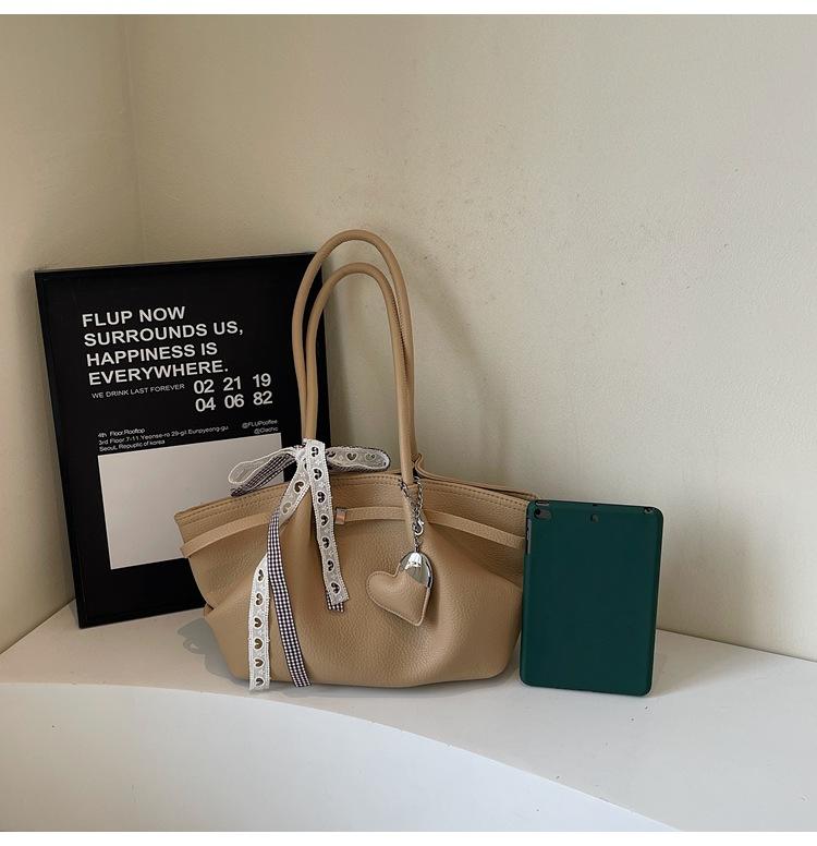 Shoulder bag Large capacity work commuter bag High sense fashion texture Niche women's bag