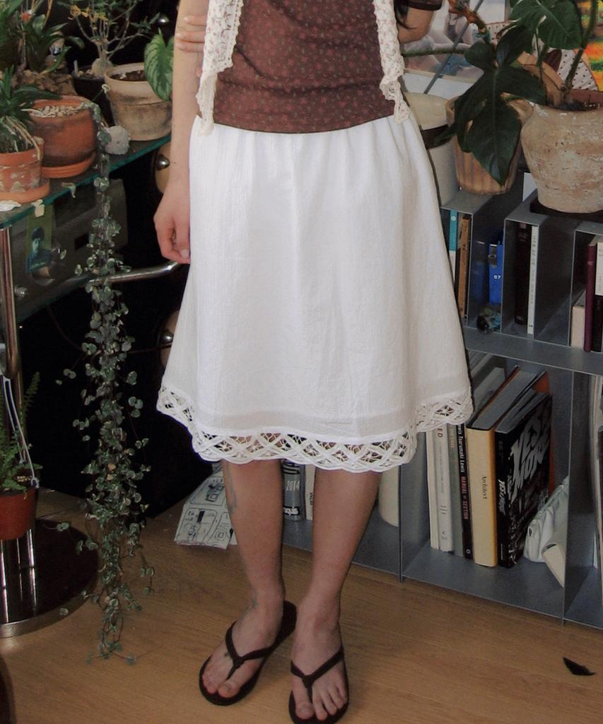 Hocus Pocus Lettise Lace A-Line Midi Skirt_White