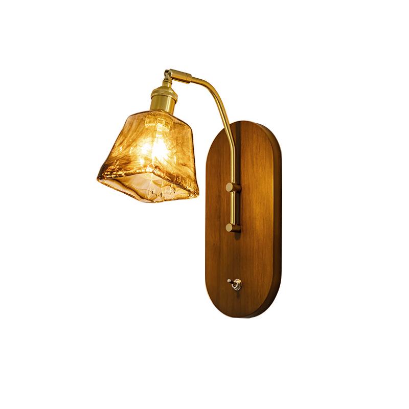 Retro Wabi-Sabi Brass and Wood Wall Lamp for High-End Homestay or Living Room Décor