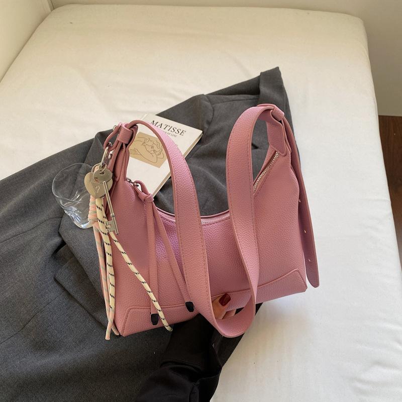 A Trendy and Simple Underarm Bag with Lychee Patterns A Casual and Stylish Crossbody Bag for Commuting To Work