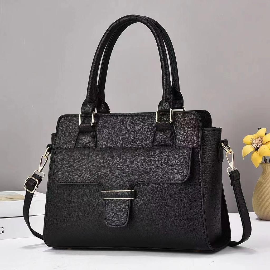 Vintage Large Capacity Women's Shoulder Bag With Trendy Crossbody Design And Chic Chain Details