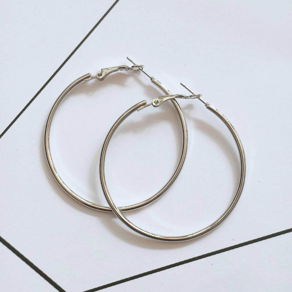 2024 Hot-Selling Luxury Large Hoop Earrings for Women - Lightweight and Stylish for Autumn/Winter