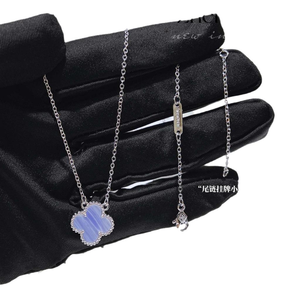 Hellblaues Schlüsselbein-Halsketten-Set für Damen Celadon-Stein Kleeblatt-Anhänger Einzigartiges Armband Amethyst-Steckohrringe