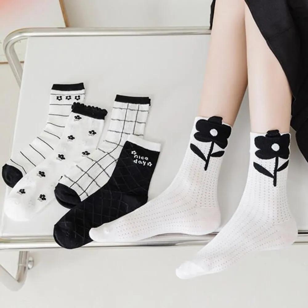 Hollige Danaa Flower Simple Black Pattern Ankle Socks Set of 5/Free