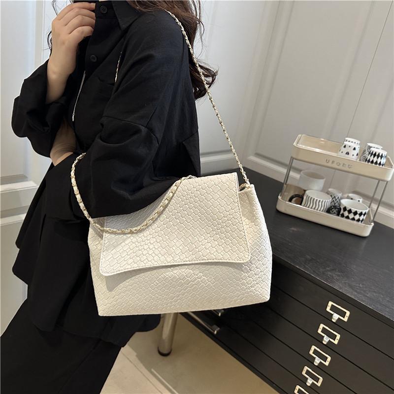 Korean Ins Style Chain Bag, Versatile Simple and Large-capacity Shoulder Bag, New Large Underarm Bag, Commuter Bag.