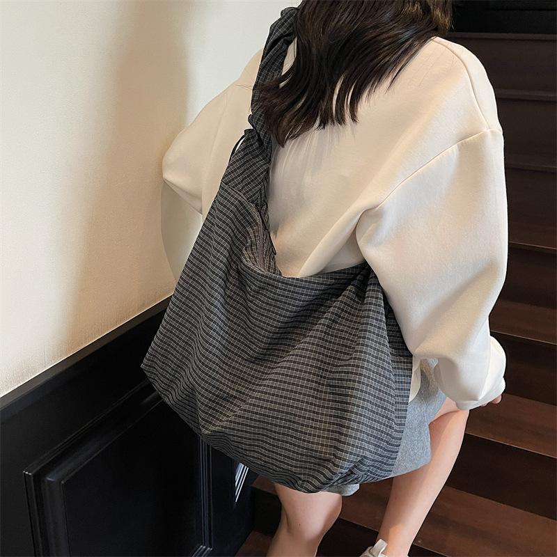 

Модная нишевая сумка-мессенджер лето новая большая вместимость простая сумка-мессенджер студенческая повседневная подмышечная сумка-тоут серый