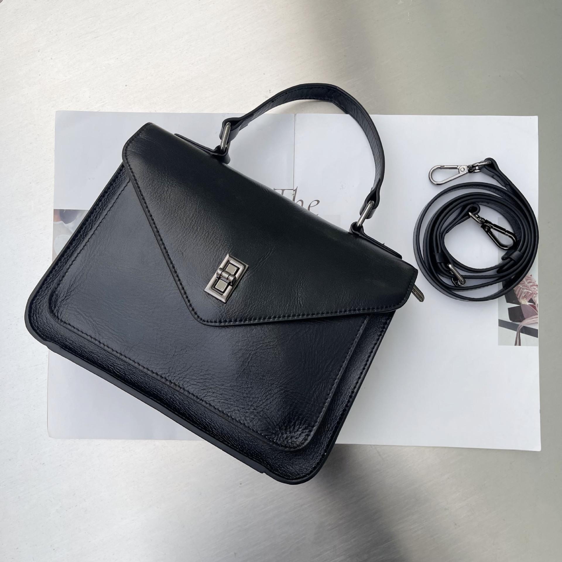 

Women s Leather Retro Messenger Handbag - Fashionable, Versatile, and Elegant for Autumn/Winter 24cm(L) x 9cm(W) x 11cm(H)