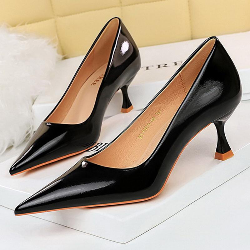 

Shoes Women 5.5cm Heels Patent Leather Women Pumps Occupational OL Office Shoes Fashion Kitten Heels Large Size 42 43 34 червоний