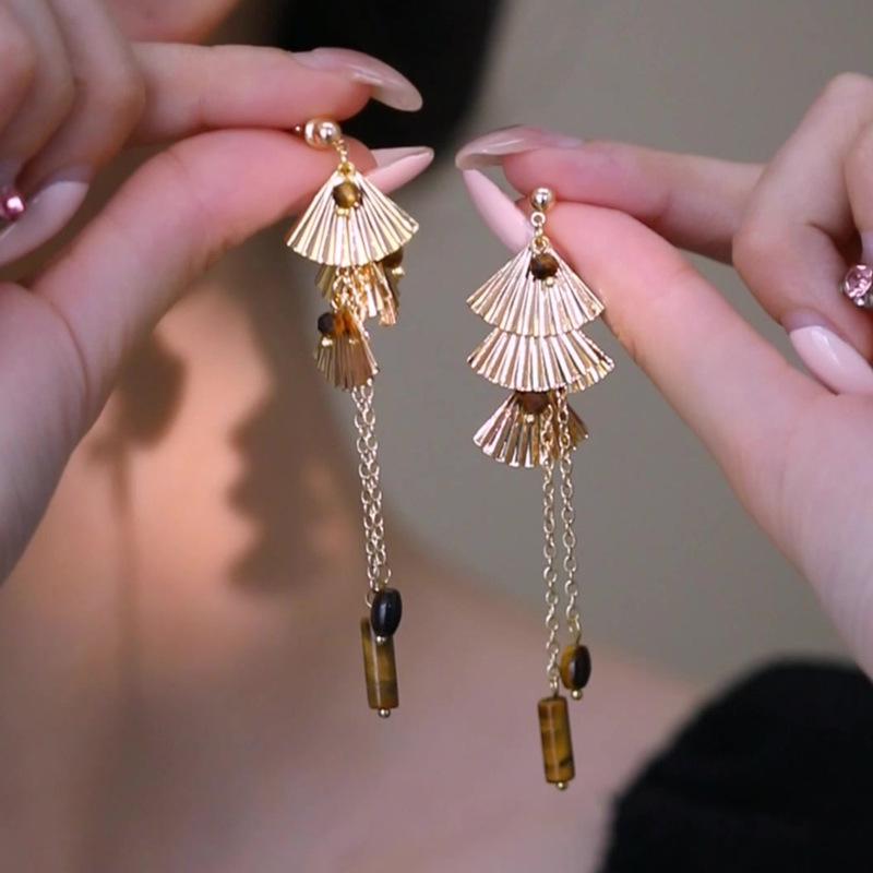 

Silver Needle Tiger Eye Ginkgo Leaf Earrings – Retro Niche Design, Light Luxury Women s Studs
