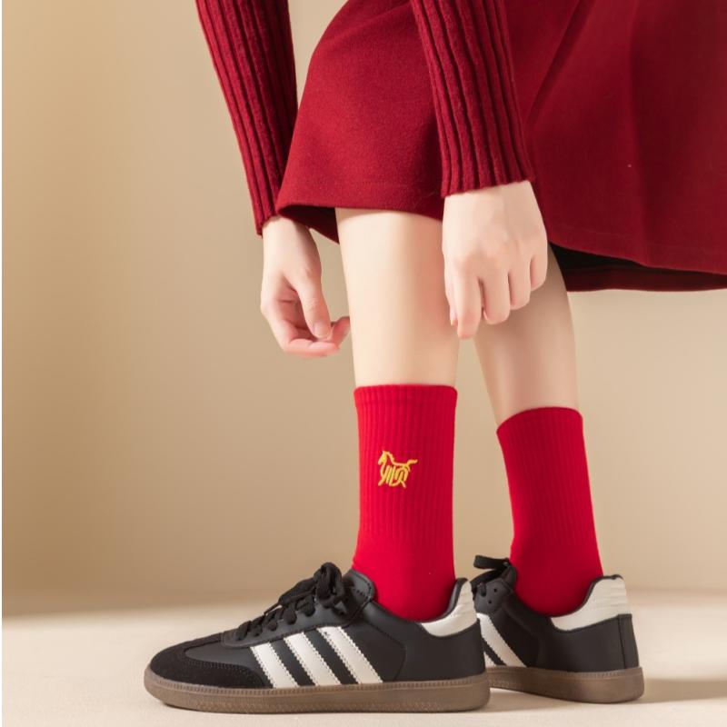 2026 Jahr des Pferdes Glückssocken Tierkreiszeichen Chinesischer Stil Viel Glück Rote Baumwolle Mittelhohe Socken Neujahrsgeschenke für Paare