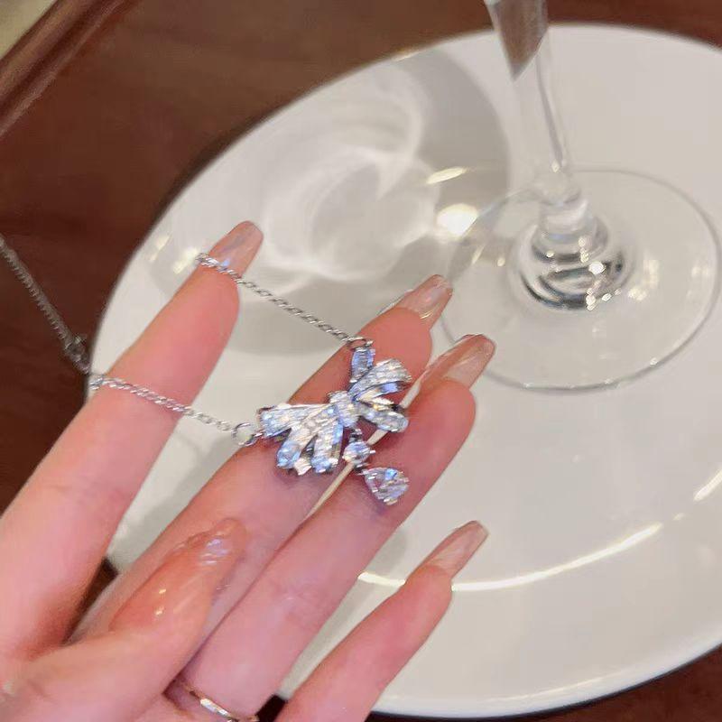 New Water Drop Bow Necklace Full of Diamonds Slightly Inlaid Niche Light Luxury Advanced Heavy Industry Collarbone Chain