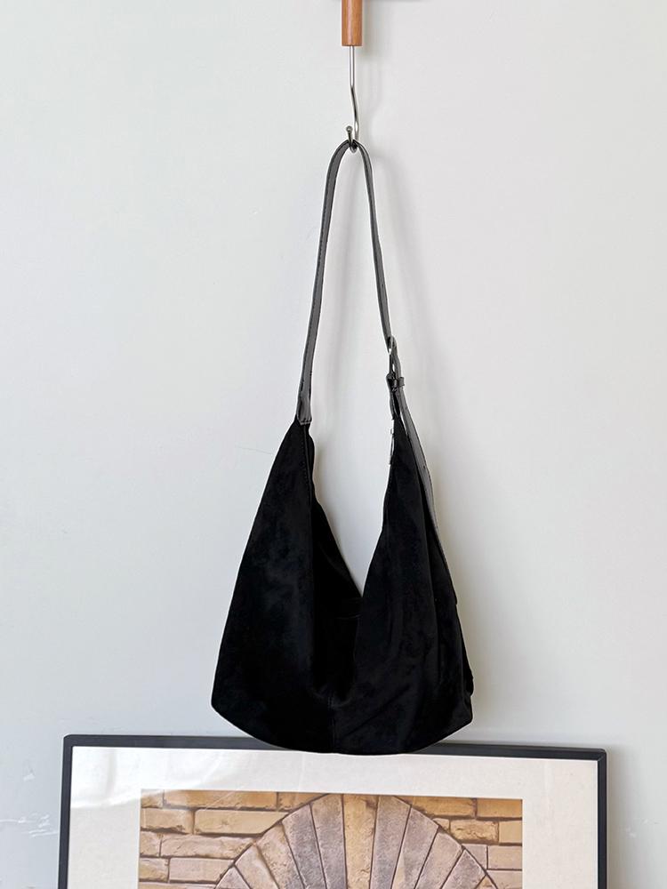 

2026 New Korean Style Women s Suede Crossbody Shoulder Bag - Large Capacity Retro Tote for Autumn/Winter чорний