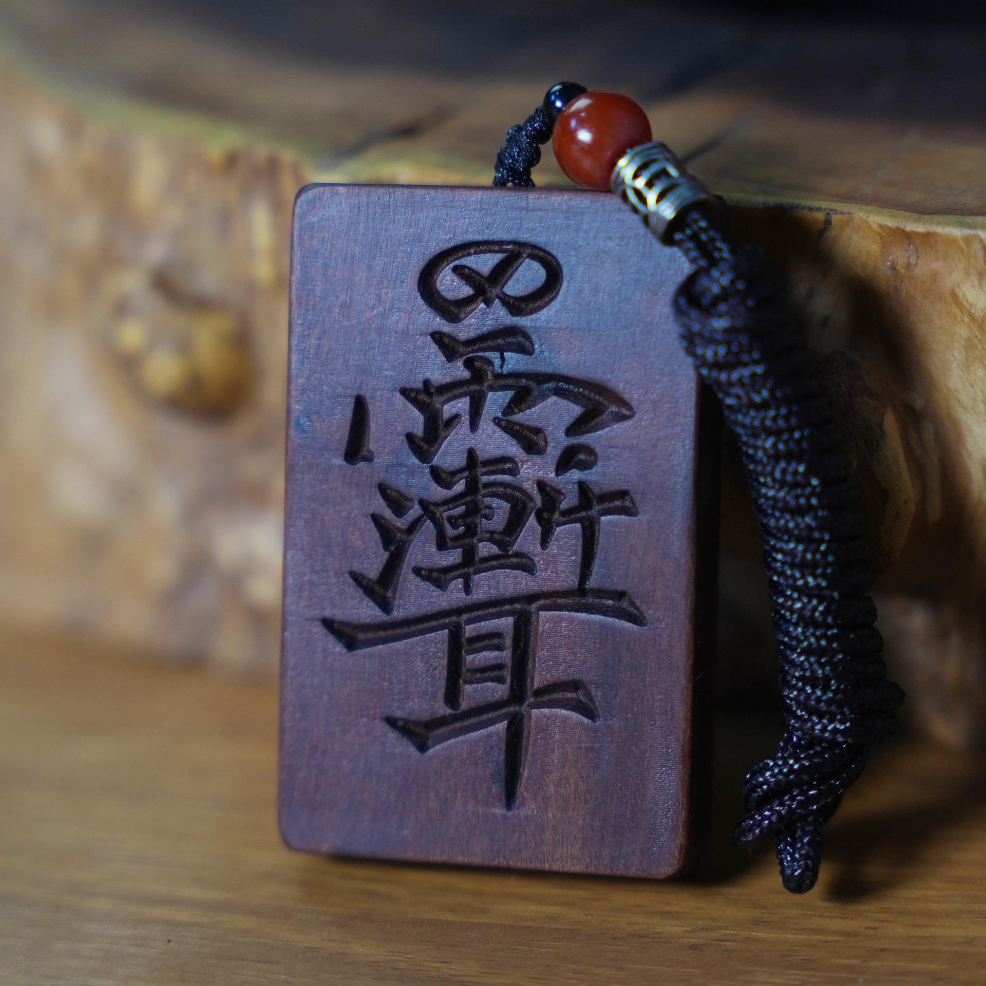 

Подвеска из древесины зизифуса мирт крепа: Амулет ручной работы и украшение для автомобиля