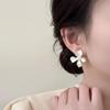Elegant Flower Pearl Stud Earrings for Women - Unique, Fashionable, Luxe 2025 Ear Accessories