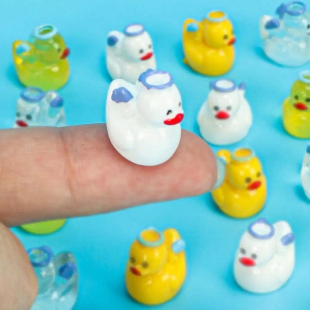 10 / 20pcs Cute Mini Resin Ducks Tiny Angel Duck Compact Plastic Miniature Random Color Animals Figures Ideal for Garden Decoration