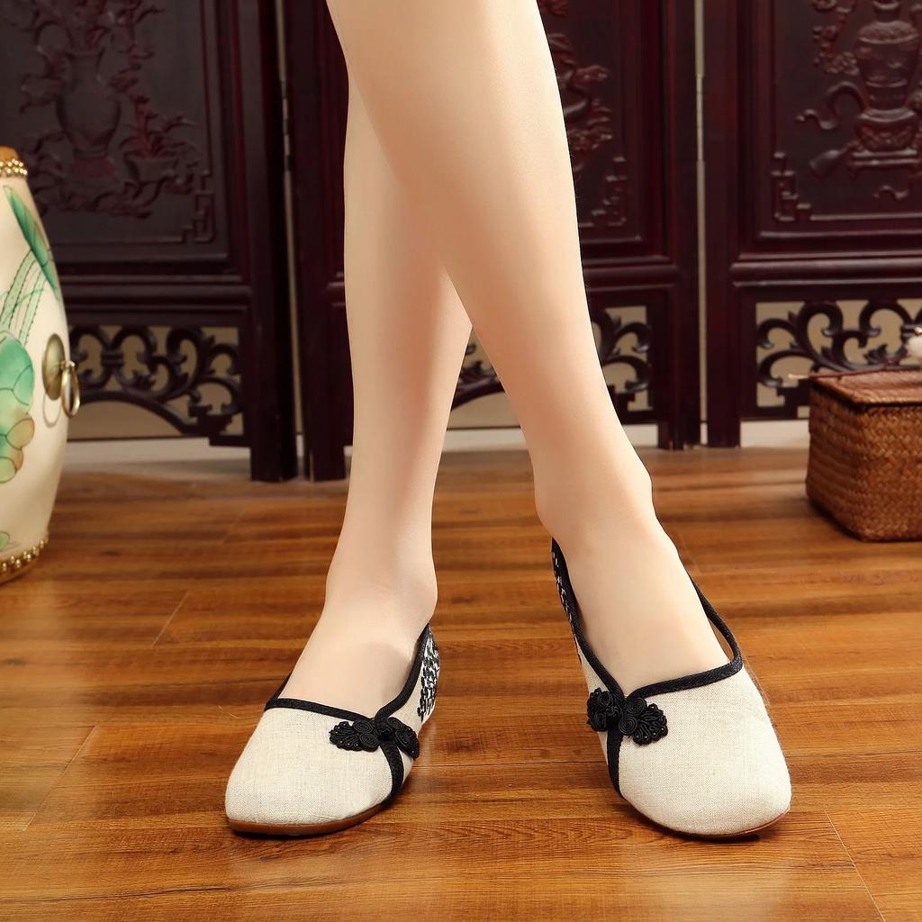 Canvas Dance Shoes  Women's Lightweight Walking Shoes Summer Breathable Dance Sneakers Embroidered Traditional Fabric Low Shoes