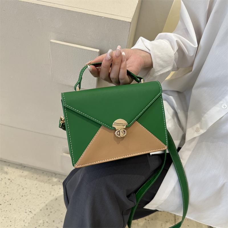 Сумки через плечо в консервативном стиле для женщин — фото 6