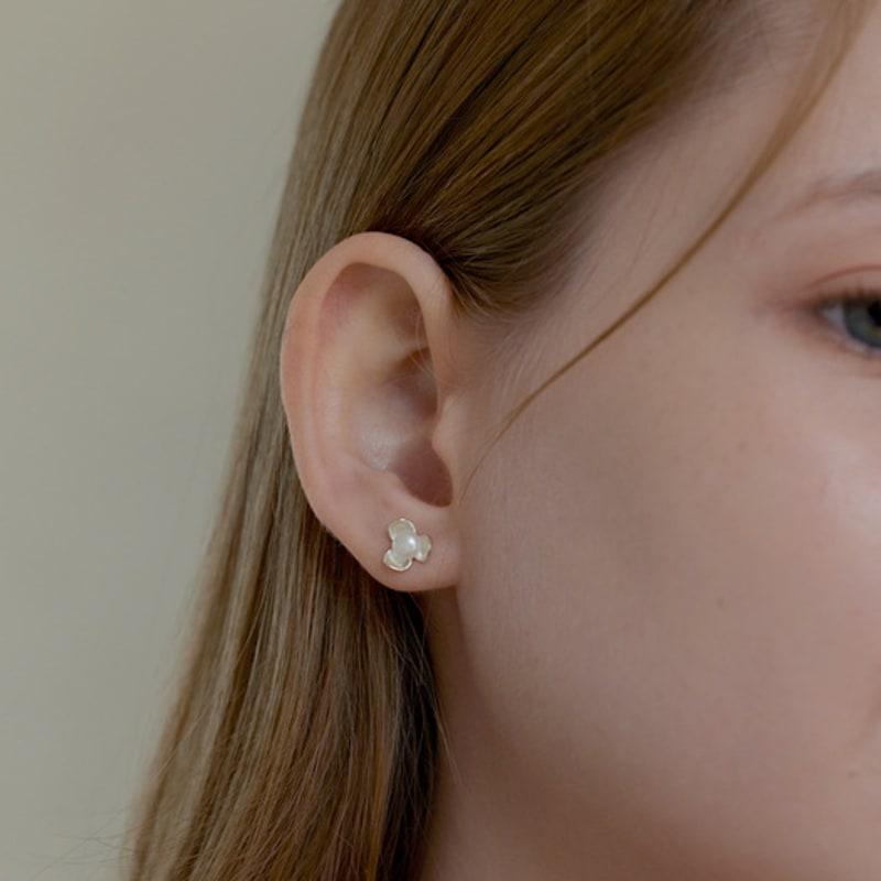 Lewe Flower Point Pearl Earring