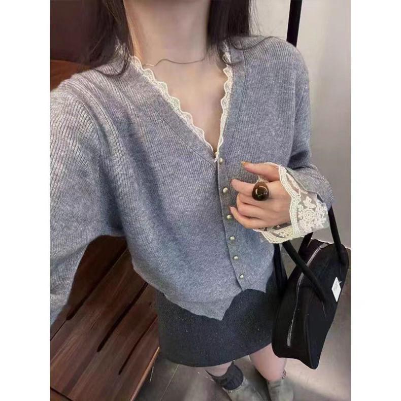 Cardigan Tricoté à Col V en Dentelle Patchwork Coréen pour Femme: Nouvelle Coupe Ample pour Automne/Hiver 2025 - Pull Manteau Polyvalent à Porter en Dessous