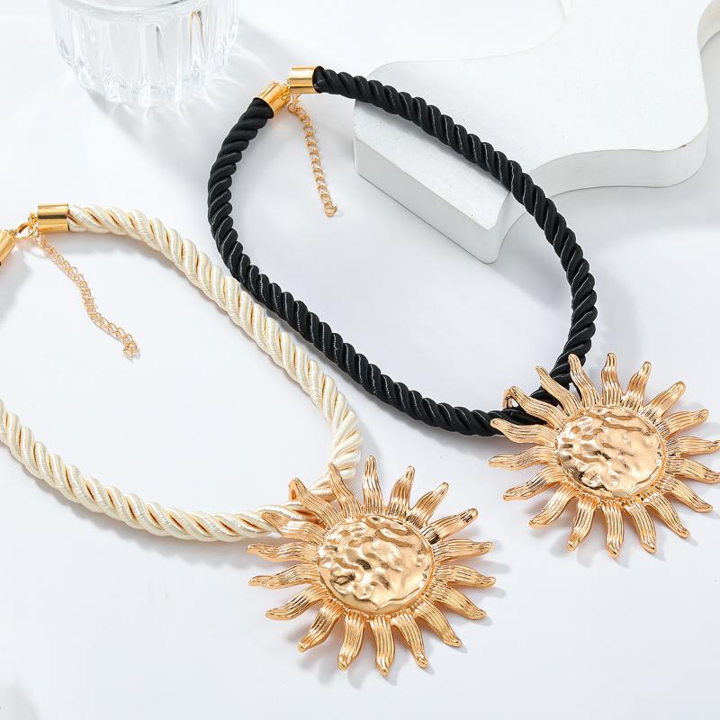 Vacation Style Necklaces For Women Sun Flowers Vintage Hyperbole Chokers Simple Collares Jewelry Gift