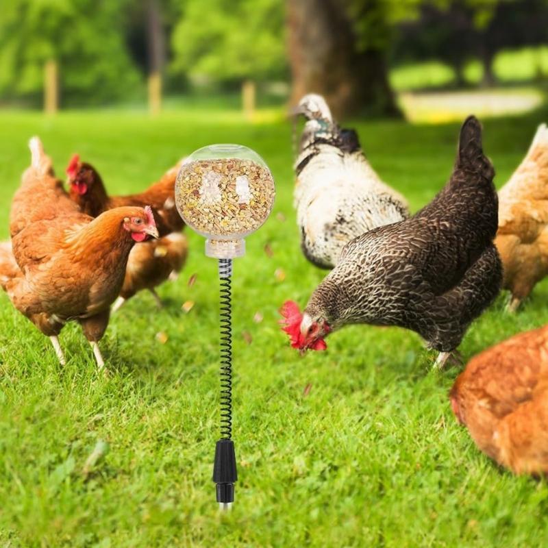 Mangiatoia Automatica per Polli Giocattolo Con Distributore a 3 Fori Meccanismo a Molla Per Polli Attrezzatura per l'Alimentazione e l'Intrattenimento