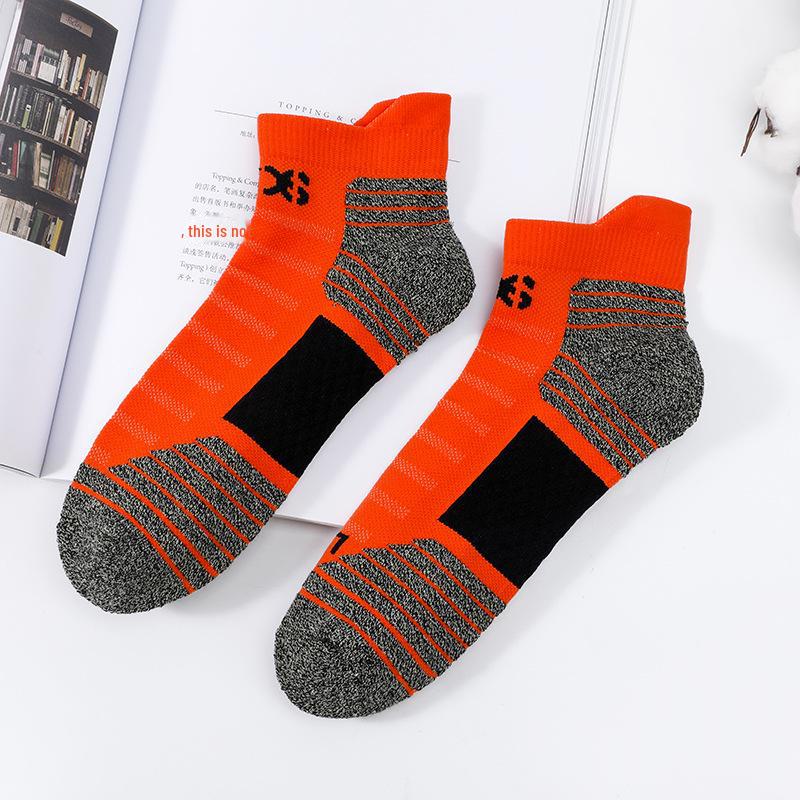 Copper Fiber Antibacterial Running Socks - Moisture-Absorbing, Wear-Resistant, Short-Tube Men's Sports Socks for All Seasons.
