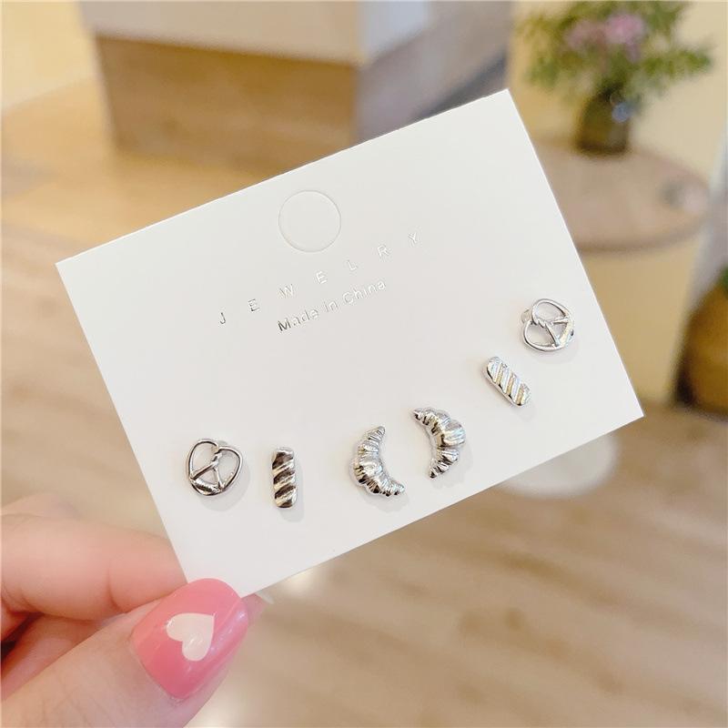 

3 пары мини-серег-пусетов в виде скрученного круассана, серьги в виде имитации хлеба для женщин, минималистичные пищевые украшения, аксессуары с бусинами