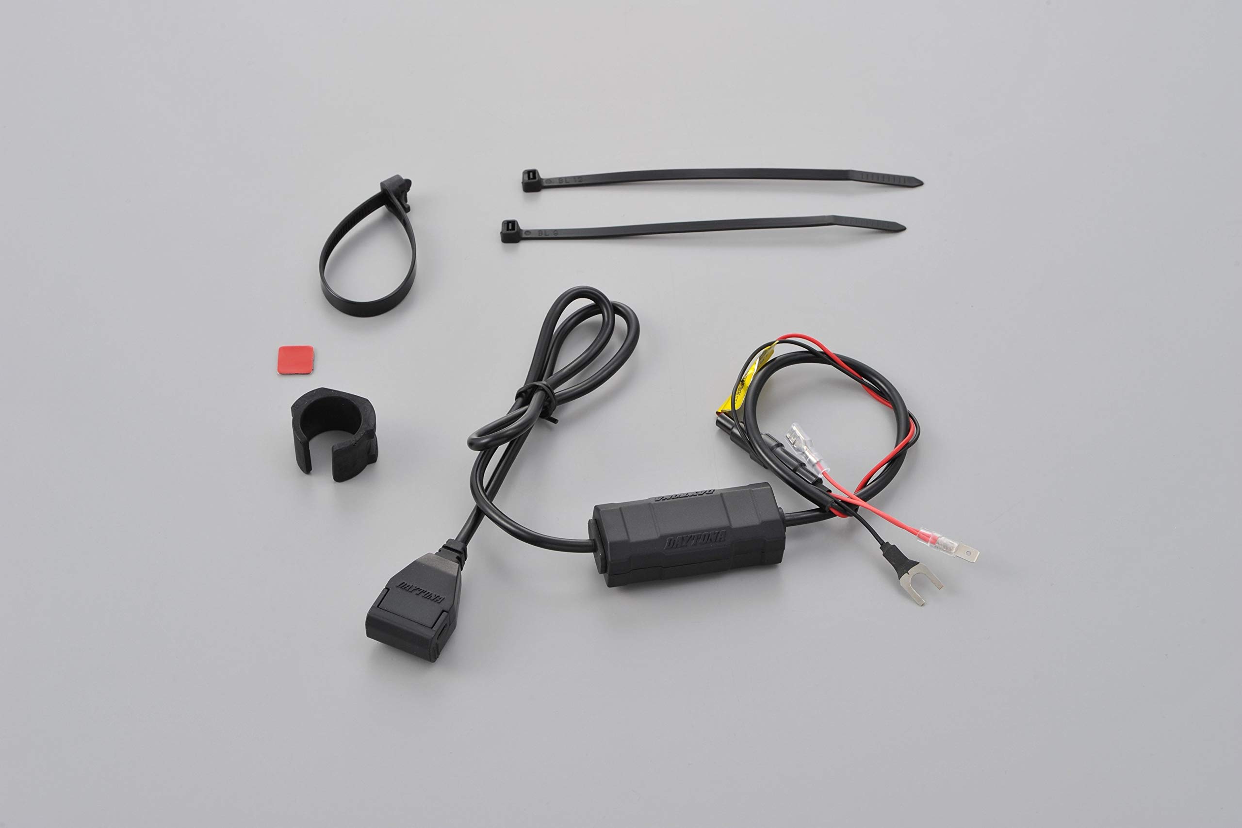 

DAYTONA Мотоциклетный источник питания USBx1 Связан с главным ключом 97040 ACC2.1A чёрный