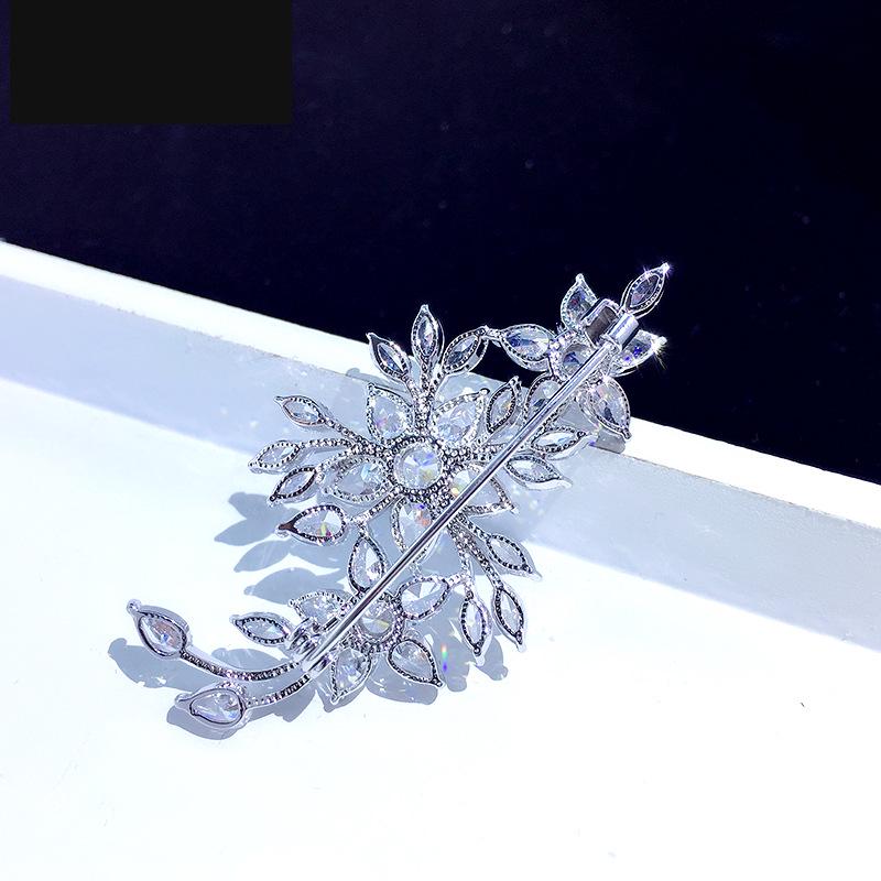 Korean Luxury Zirconia Diamond Corsage Brooch: High-end Suit Coat Pin & Shawl Buckle Accessory