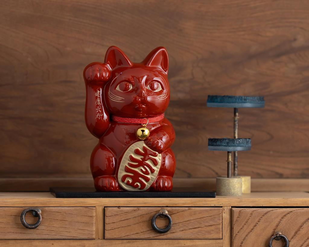 Gingado Maneki Neko Red Right Paw Made of Lucky Good Feng Shui Takaoka Bronze Maneki Neko (Large - 16cm) Lacquer, Raised, Metal, Cat, Luck, Figurine,