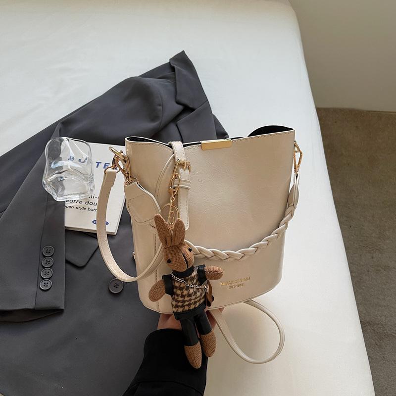 Retro Niche Design Bag Women's New High-end Texture Versatile Messenger Bag Portable Bucket Bag