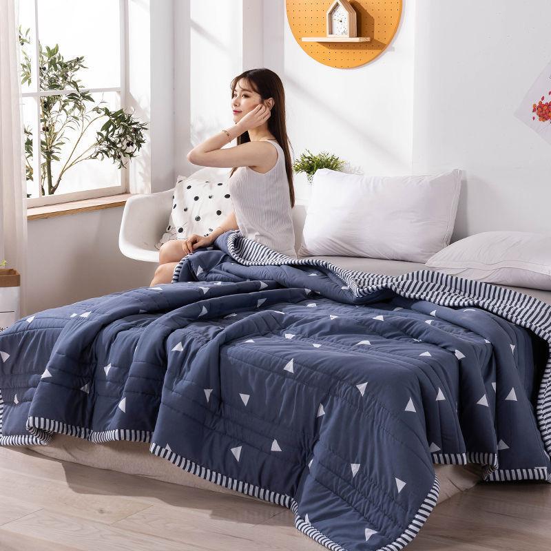 Strawberry Flower Summer Deer Print Quilt Bedding With Polyester Fill For Indoor