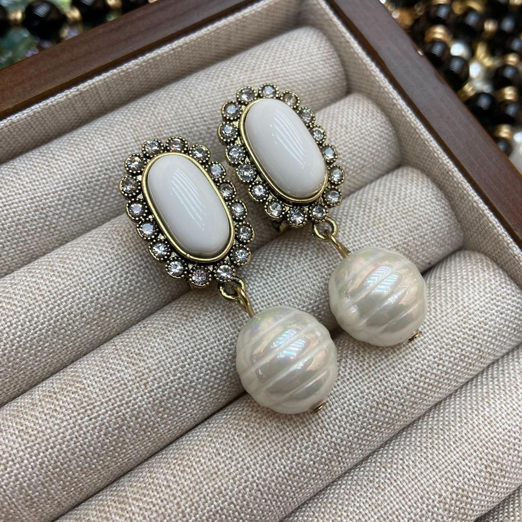 Classic French Oval White Resin Necklace Earrings Medieval Vintage Clavicle Chain Pin Earrings