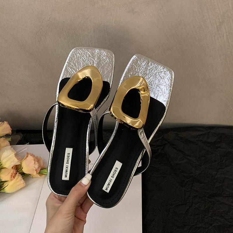 Women's Flip Flops Fashion Metal Temperament Slippers Luxury Designer Slippers Non Slip Flat Slides Summer New Lady Beach Slides
