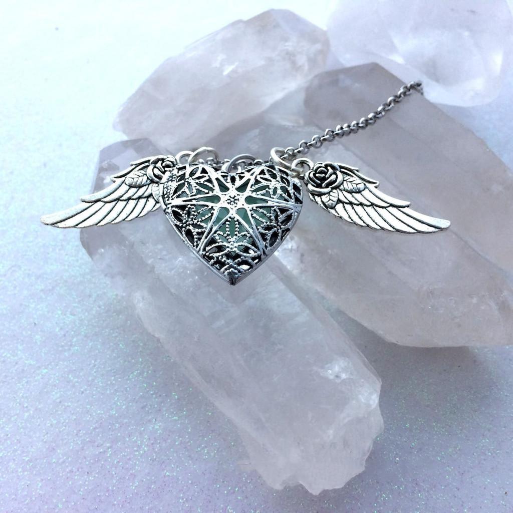 Heartshaped Jewelry Necklace With Rose Wings And Alloy Pendant For Women