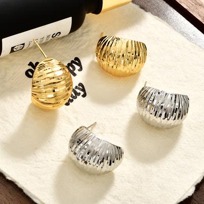 Boucles d'oreilles Stud Minimalistes Européennes Plaqué Or 18K Forme C Boucles d'oreilles Dome Nervurées Épaisses pour Femmes