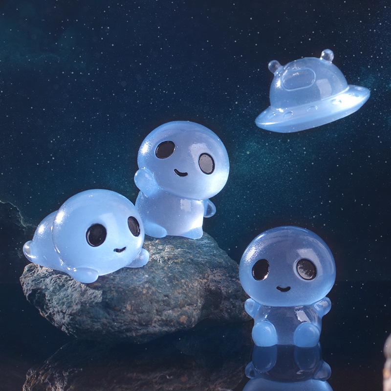 Cute Glow-in-the-dark Space Alien Decorative Accessories Mini Ornaments