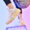 Neue Herren- und Damenmodelle von Basketballschuhen, tatsächlicher Sport, Mandarinenten, jugendliche Schüler, Outdoor-Sportarten, rutschfeste Sneaker