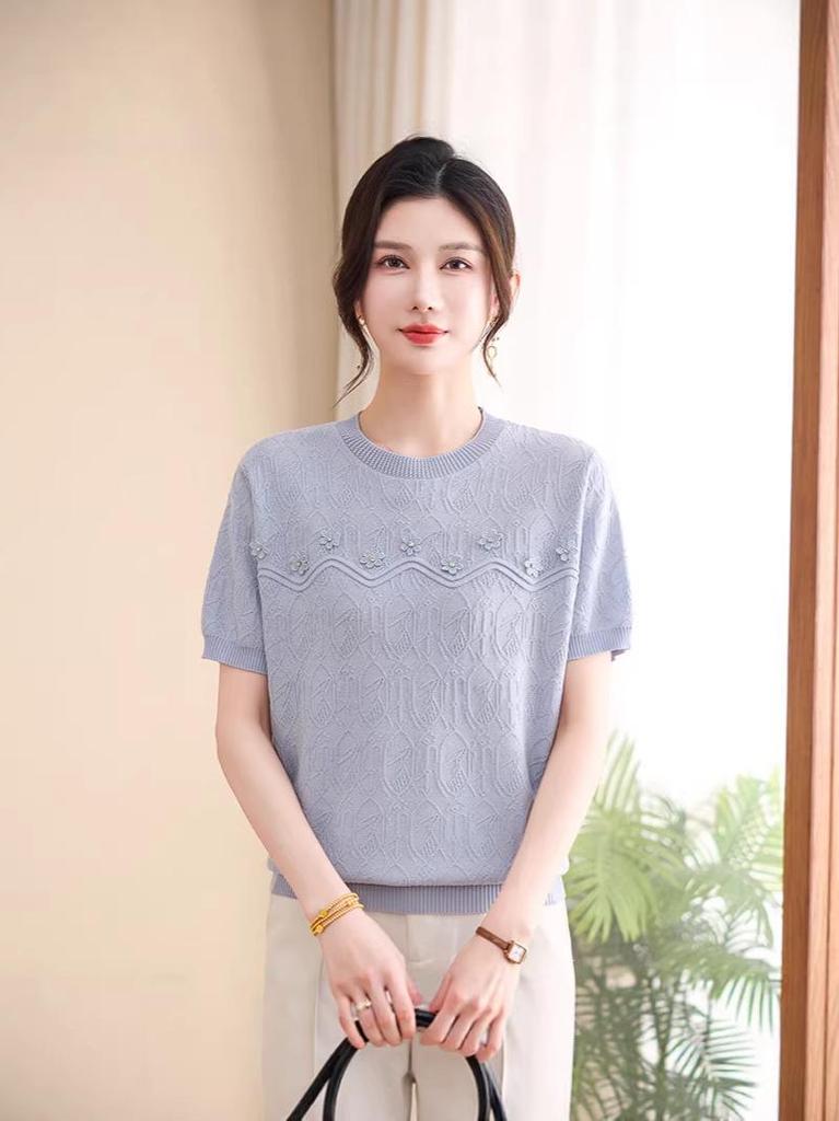 Mom's Autumn 2026 Embroidered Long-Sleeve Knit Top for Middle-Aged and Elderly Women