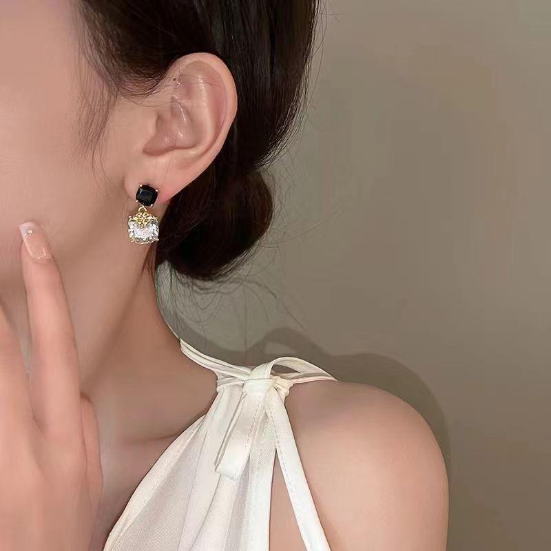 Small Fragrance Style Asymmetrical Fashion Light Luxury Style Versatile Earrings