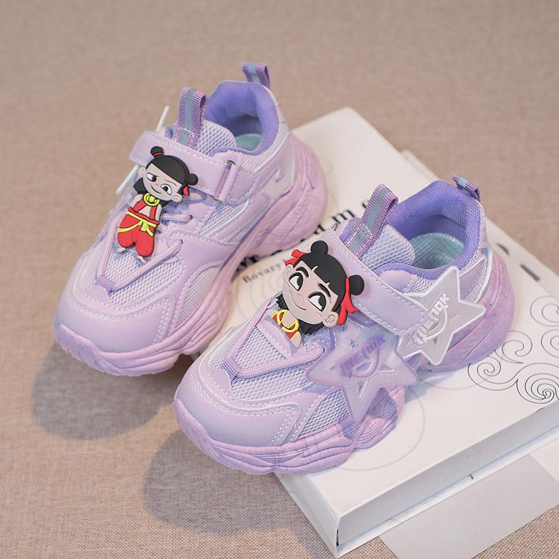 

Обувь для девочек Nezha 2025 весна и осень новая детская сетчатая спортивная обувь мягкая подошва кроссовки для бега для девочек дышащая 30